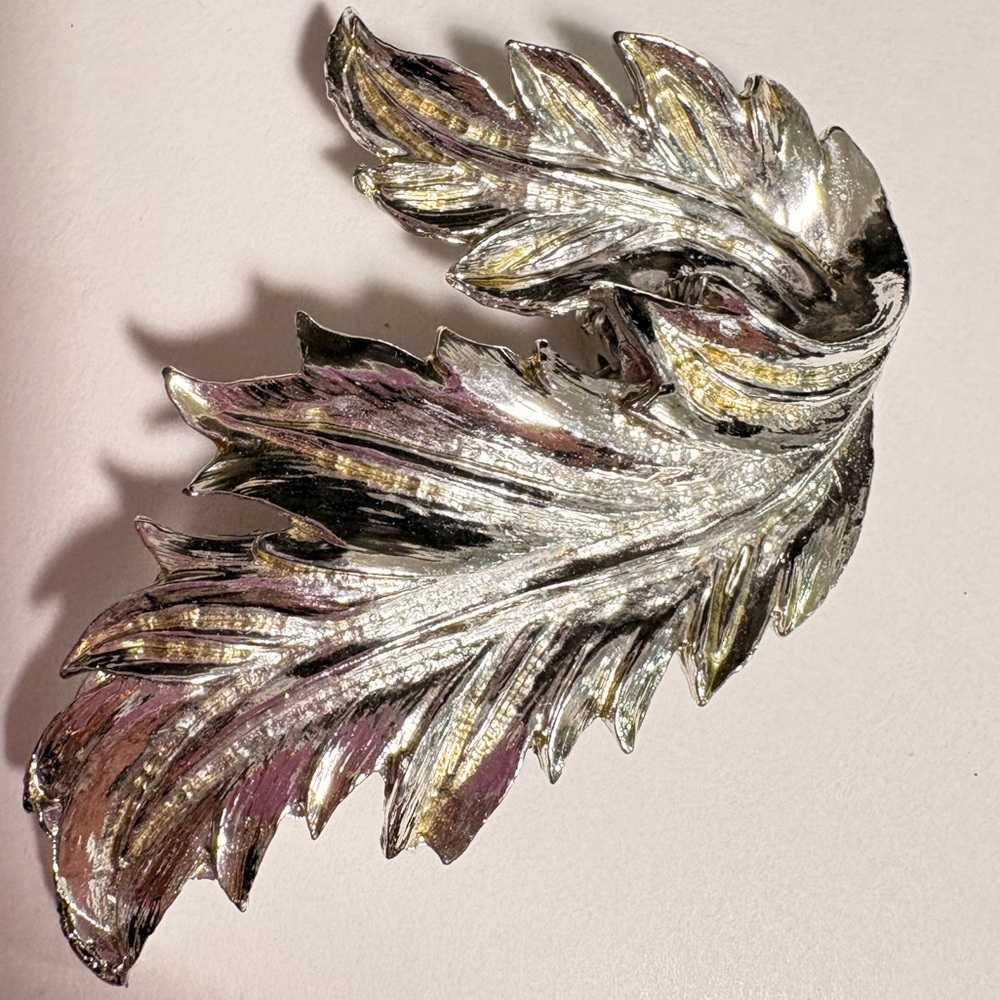 Vintage Silver tone leaf Brooch